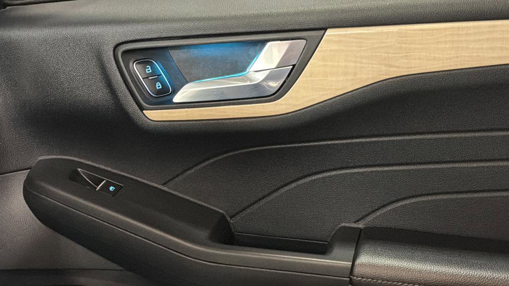 Used 2021 Ford Escape Titanium w/ Titanium Elite Package image 22