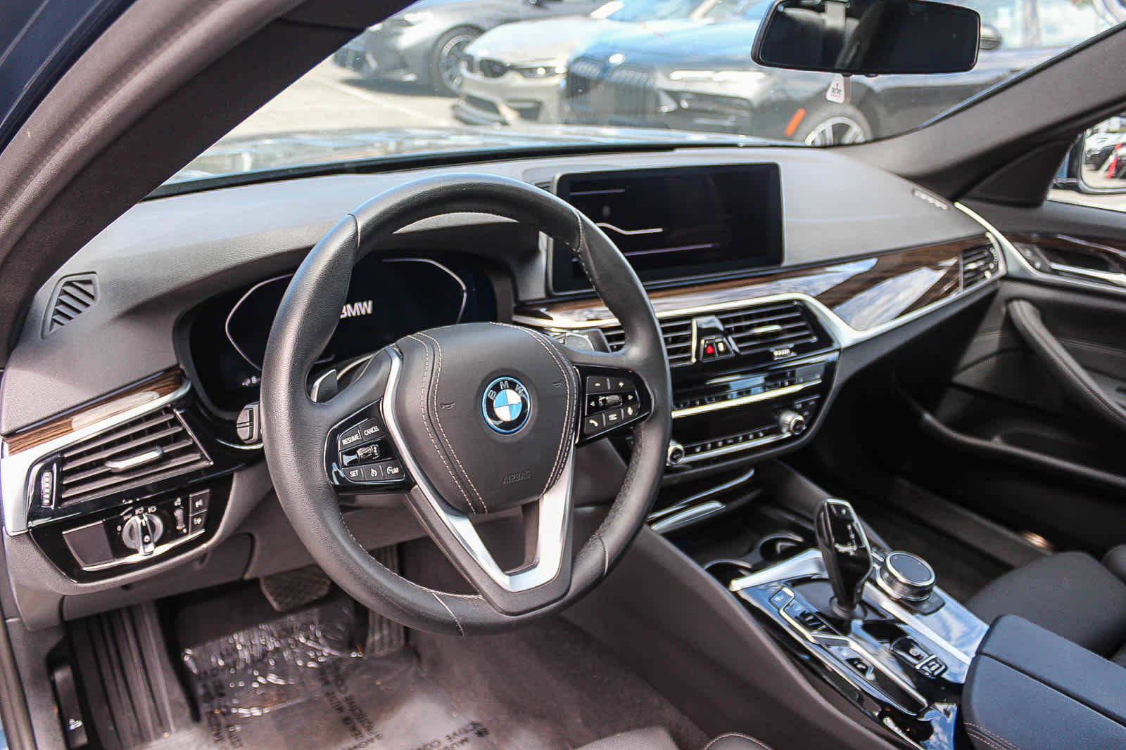 Certified 2023 BMW 530e w/ Convenience Package RWD image 17