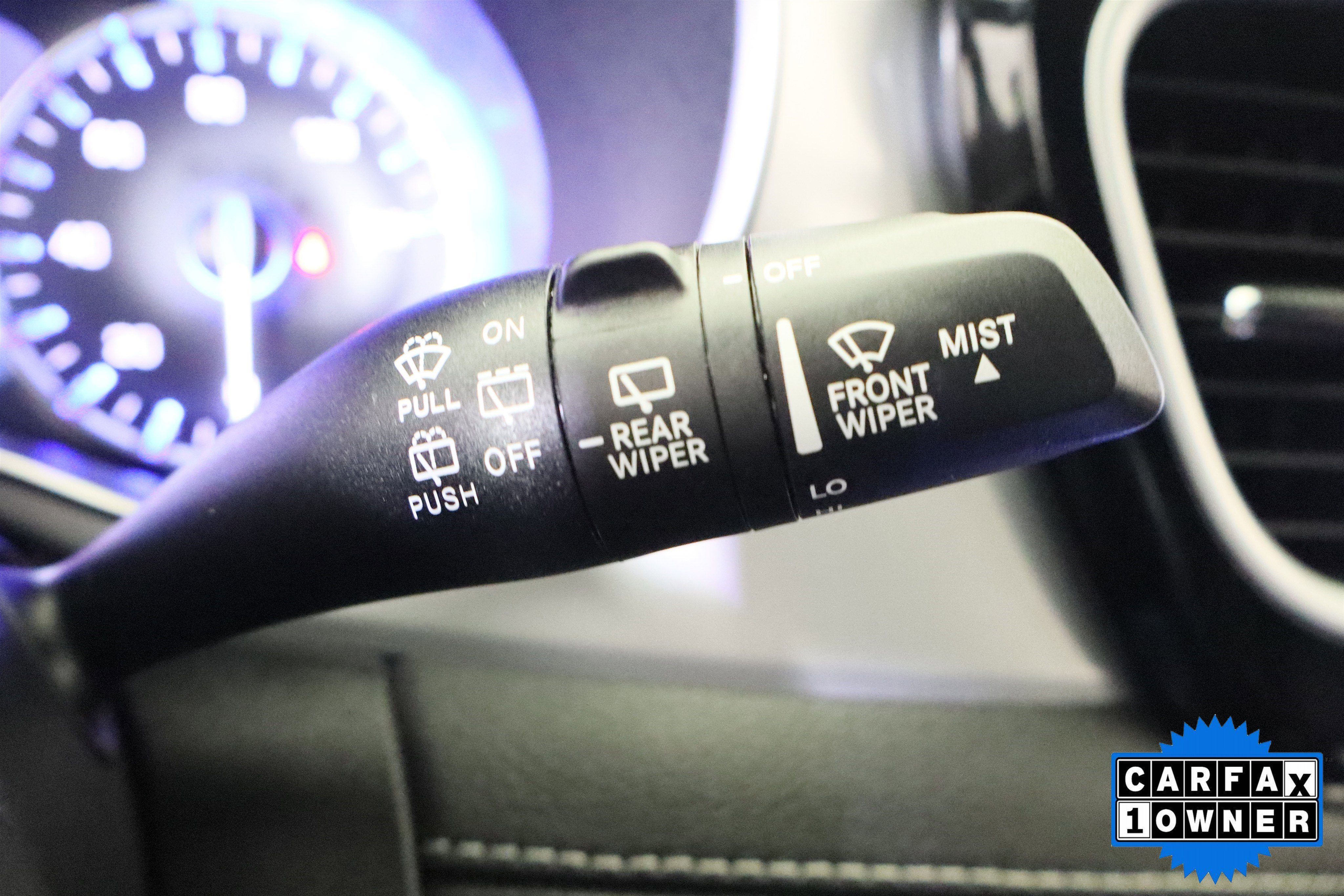 Used 2025 Chrysler Pacifica Limited image 32