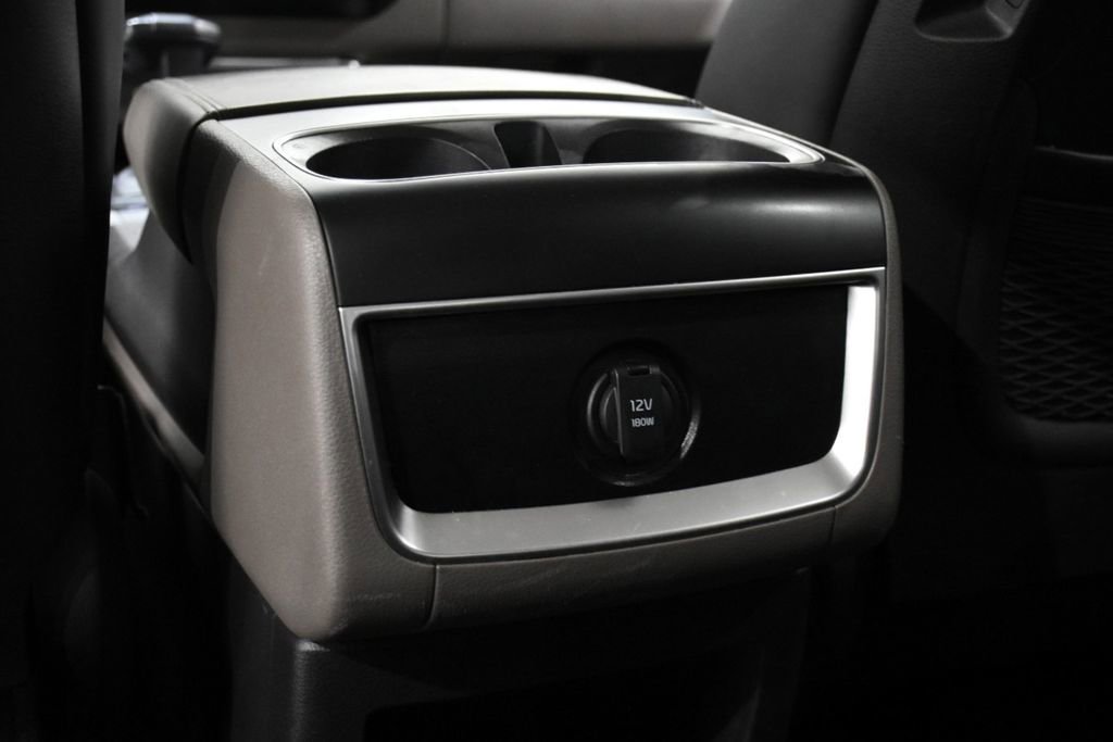 Used 2025 Kia Carnival FWD image 27