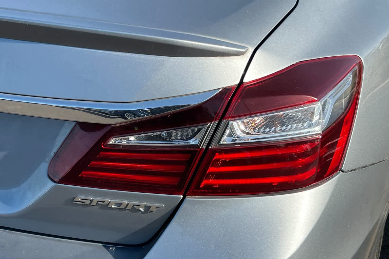Used 2017 Honda Accord Sport image 18