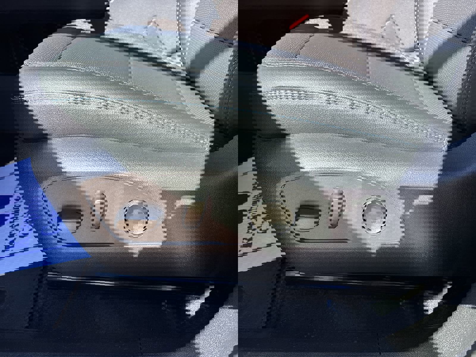 New 2026 Chevrolet Equinox EV LT image 14