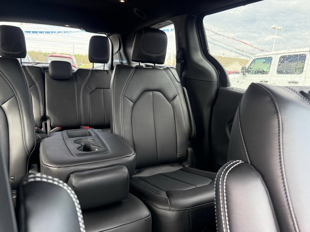 New 2026 Chrysler Pacifica Select FWD image 63