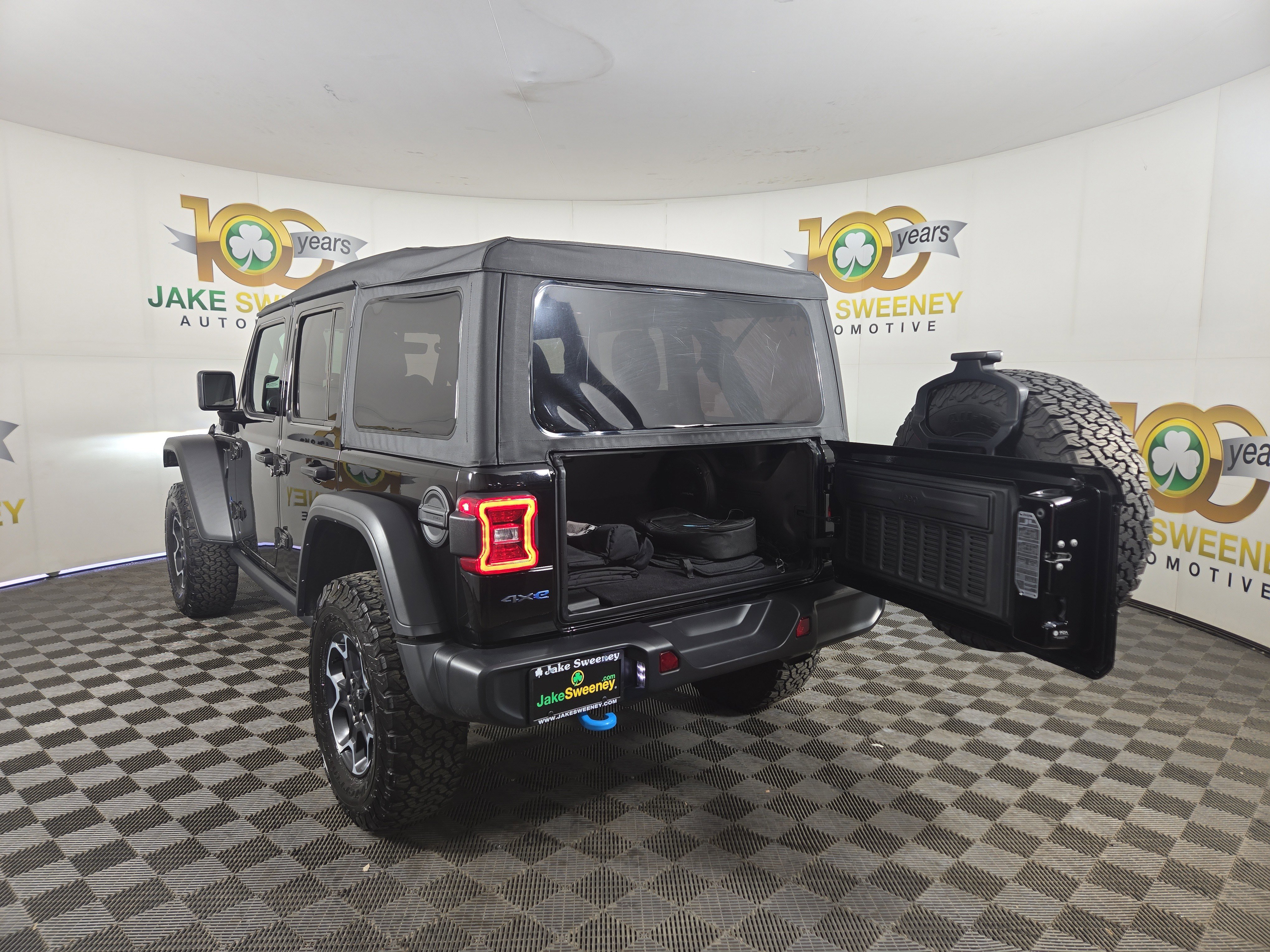 Certified 2023 Jeep Wrangler Unlimited Rubicon 4xe w/ Cold Weather Group image 33
