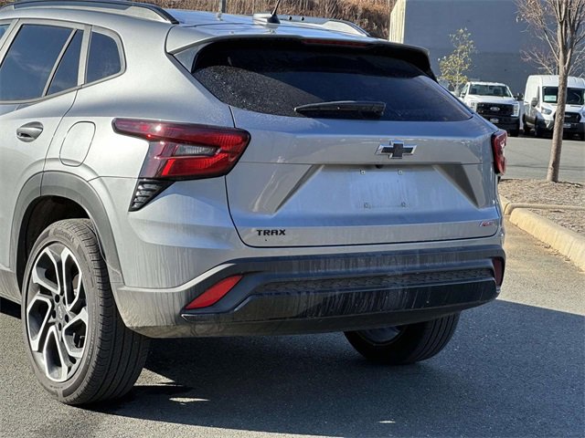 Used 2025 Chevrolet Trax RS w/ Sunroof Package image 4