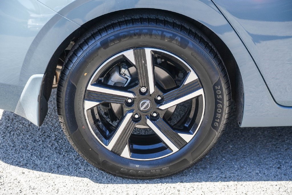 Used 2024 Nissan Sentra SV FWD image 11