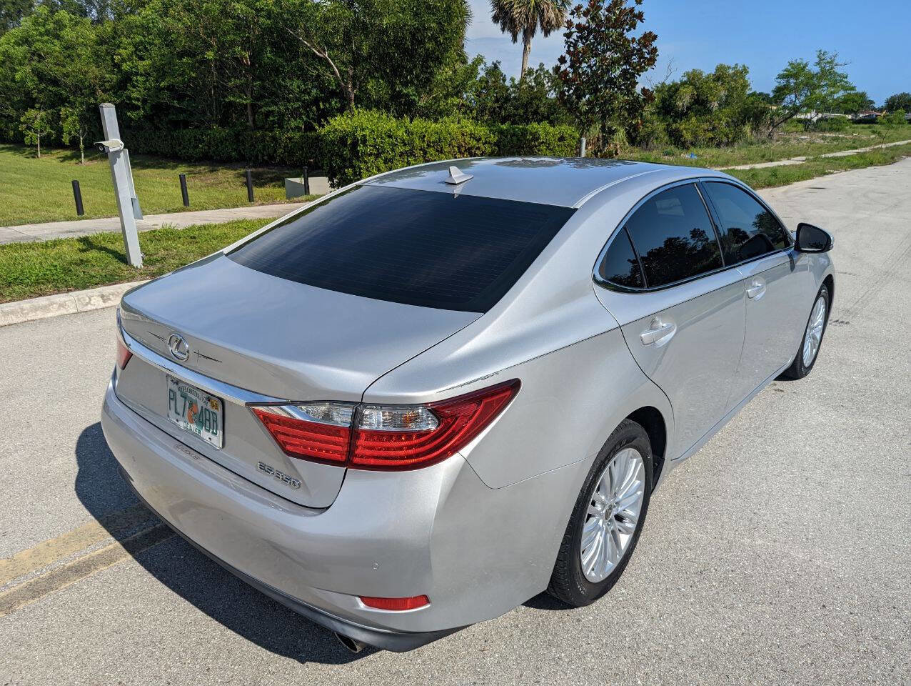 Used 2014 Lexus ES 350 Base 4dr Sedan w/ Luxury Package image 6