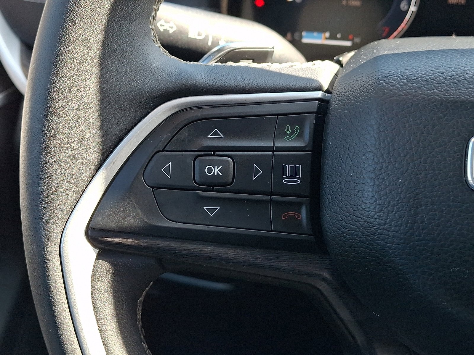 Used 2023 Jeep Grand Cherokee L Limited AWD/4WD image 21
