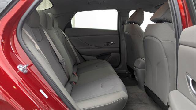 Used 2025 Hyundai Elantra SE FWD image 19