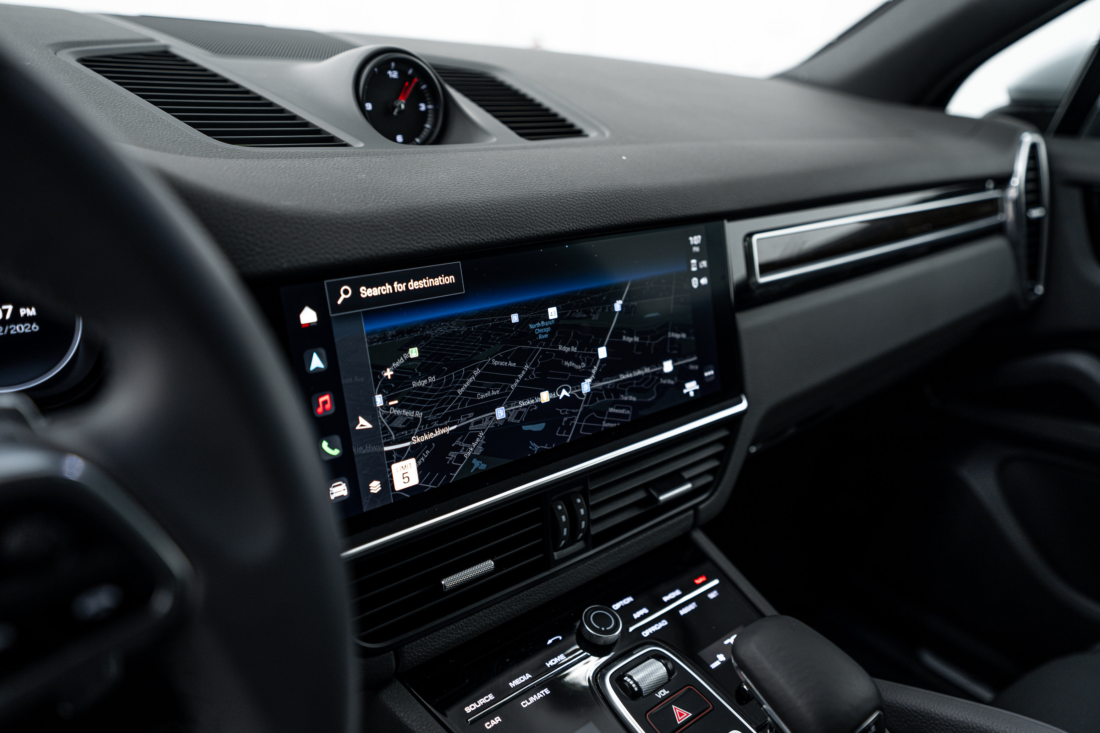 Certified 2023 Porsche Cayenne Platinum Edition image 19