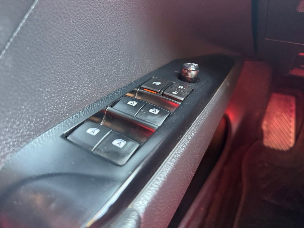 Used 2020 Toyota Camry SE image 18