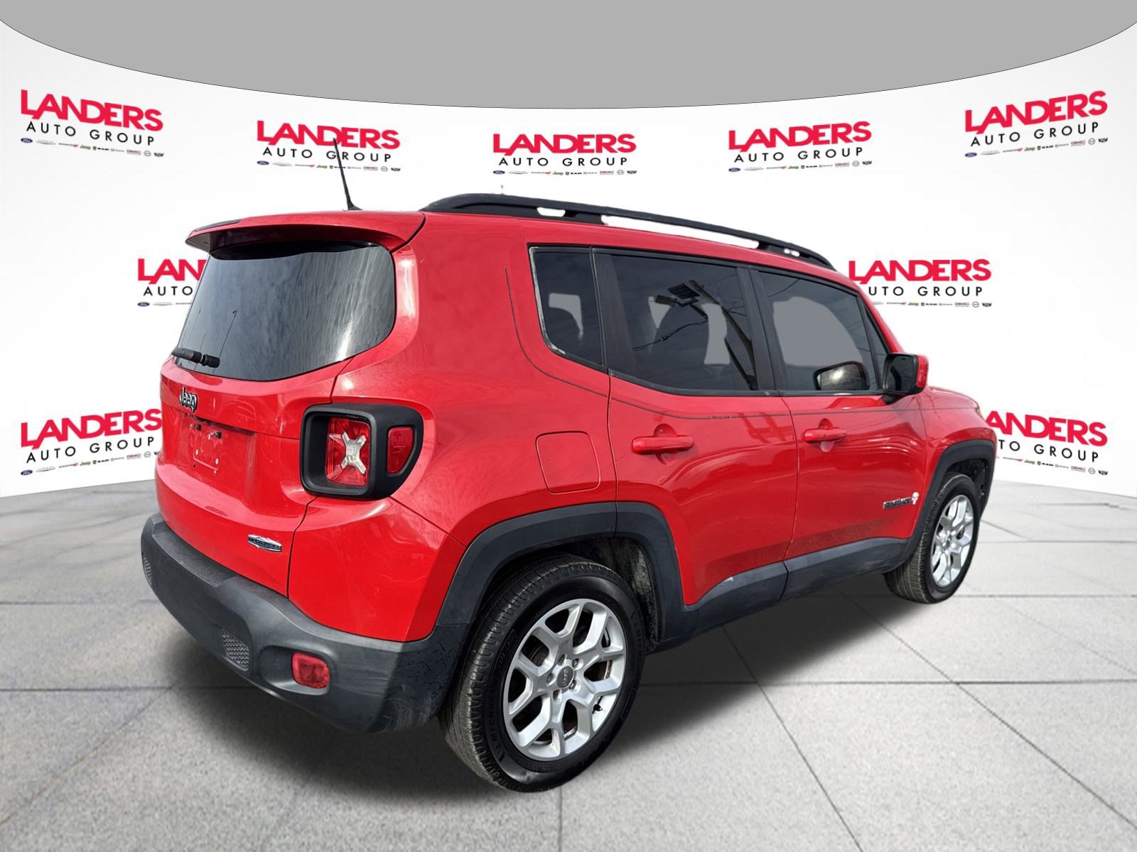 Used 2017 Jeep Renegade Latitude image 3