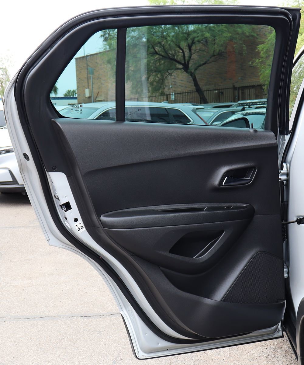 Used 2020 Chevrolet Trax LS FWD image 29
