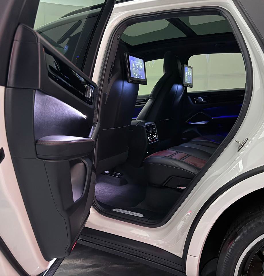 Used 2019 Porsche Cayenne Turbo AWD/4WD image 23