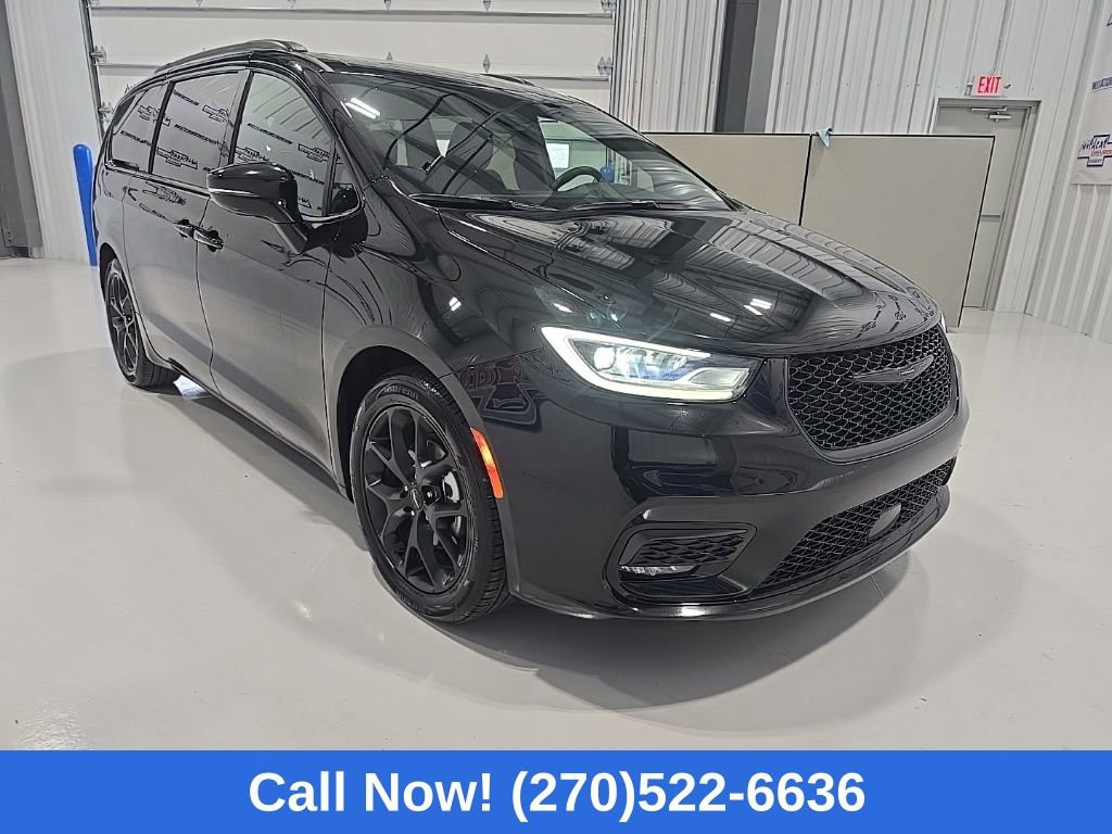 Used 2025 Chrysler Pacifica Limited image 9