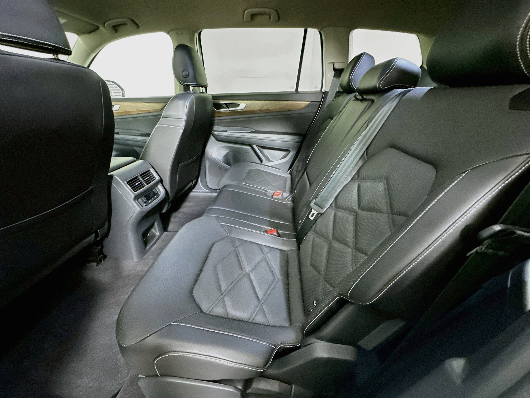 Used 2024 Volkswagen Atlas SE FWD image 27