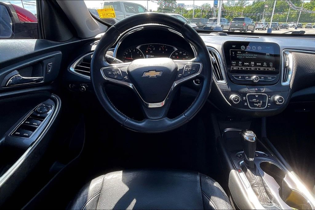 Used 2018 Chevrolet Malibu LT w/ Driver Confidence Package FWD image 5