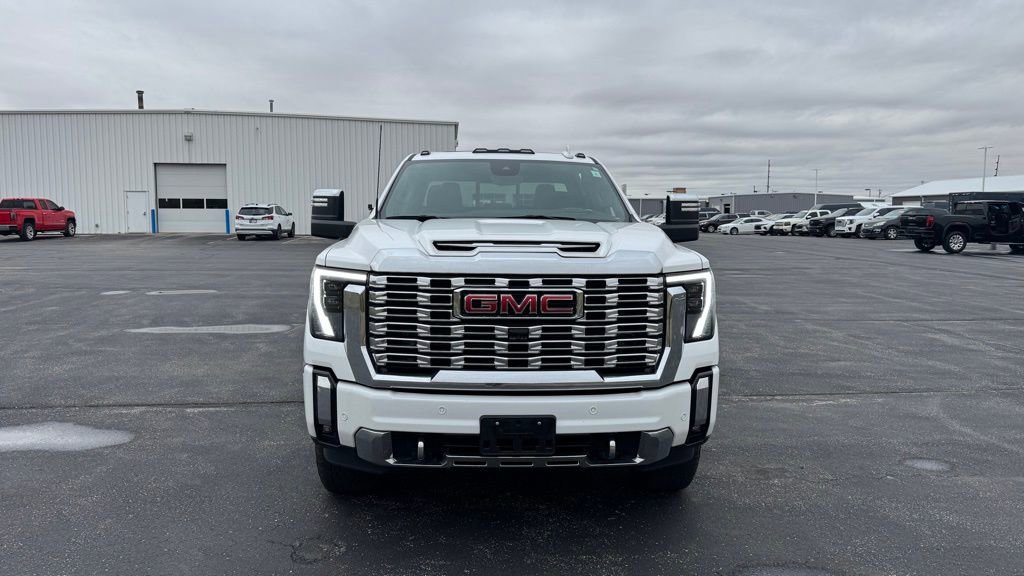 Used 2024 GMC Sierra 2500 Denali w/ Technology Package AWD/4WD image 2