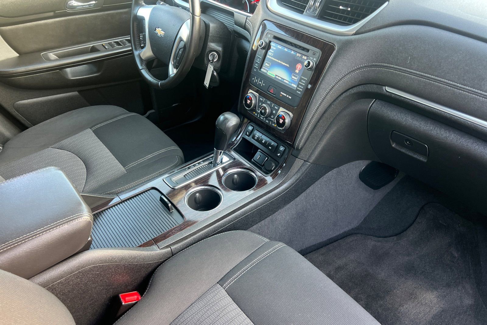 Used 2017 Chevrolet Traverse LT image 17