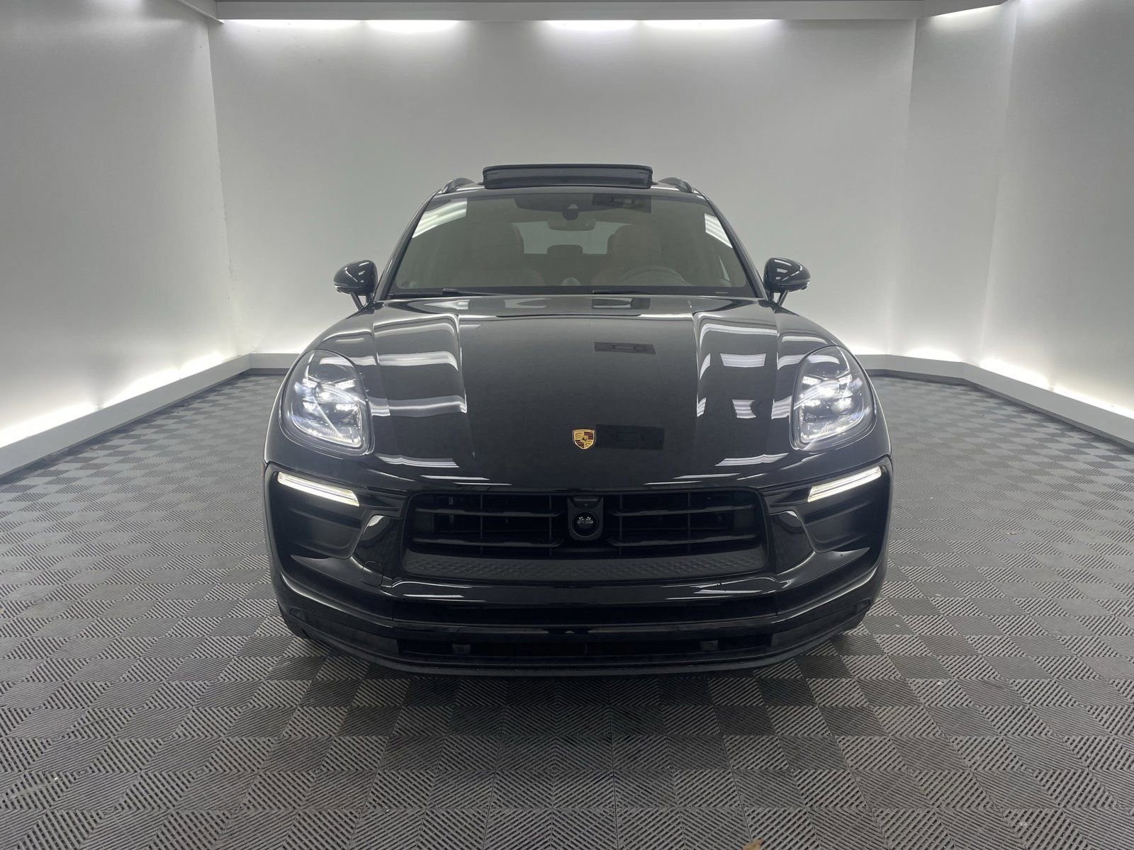 Certified 2026 Porsche Macan Turbo image 17