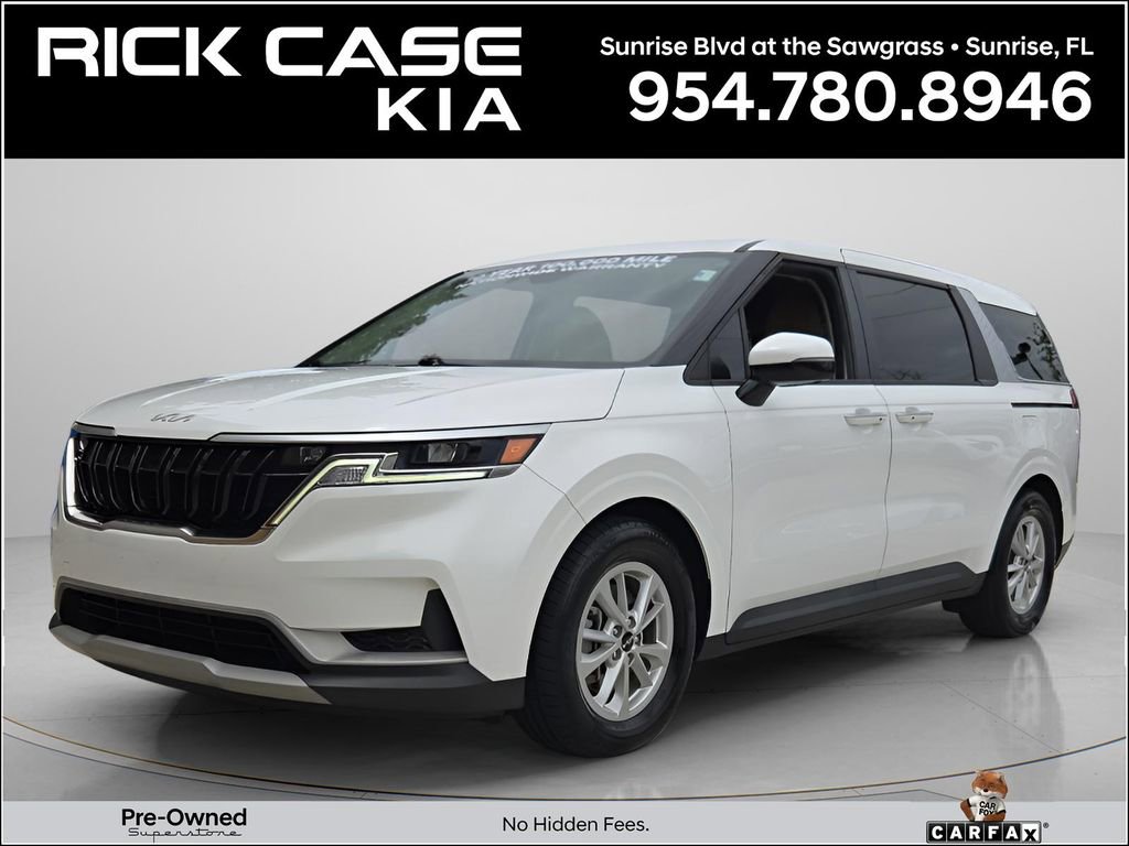 Used 2023 Kia Carnival LX FWD image 1