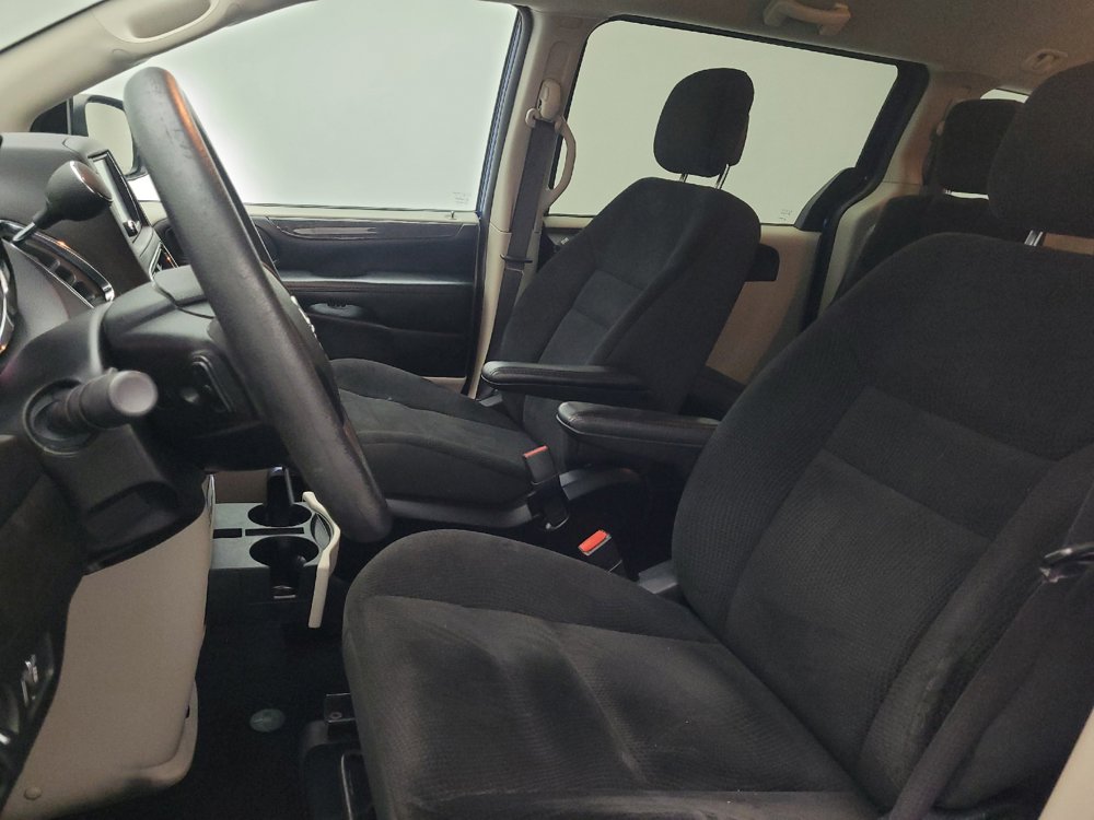 Used 2019 Dodge Grand Caravan SE FWD image 17