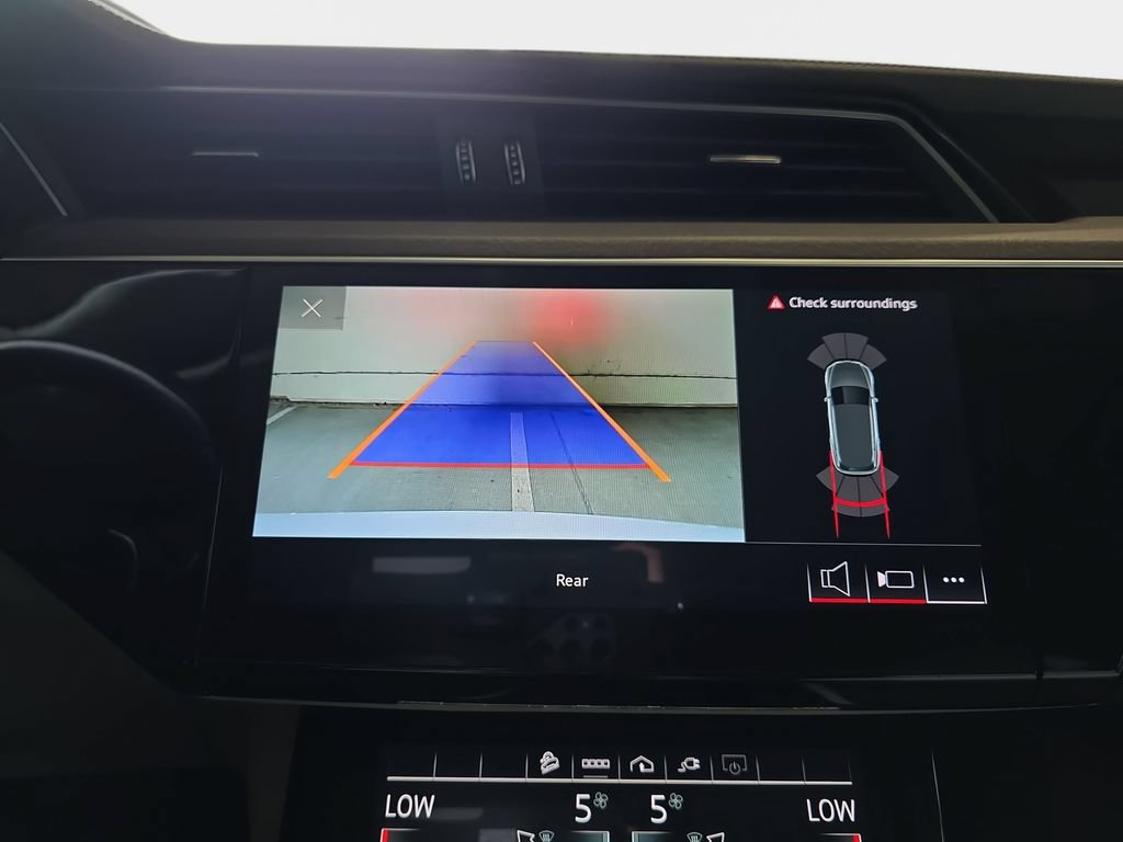 Used 2024 Audi Q8 e-tron Premium Plus AWD/4WD image 24