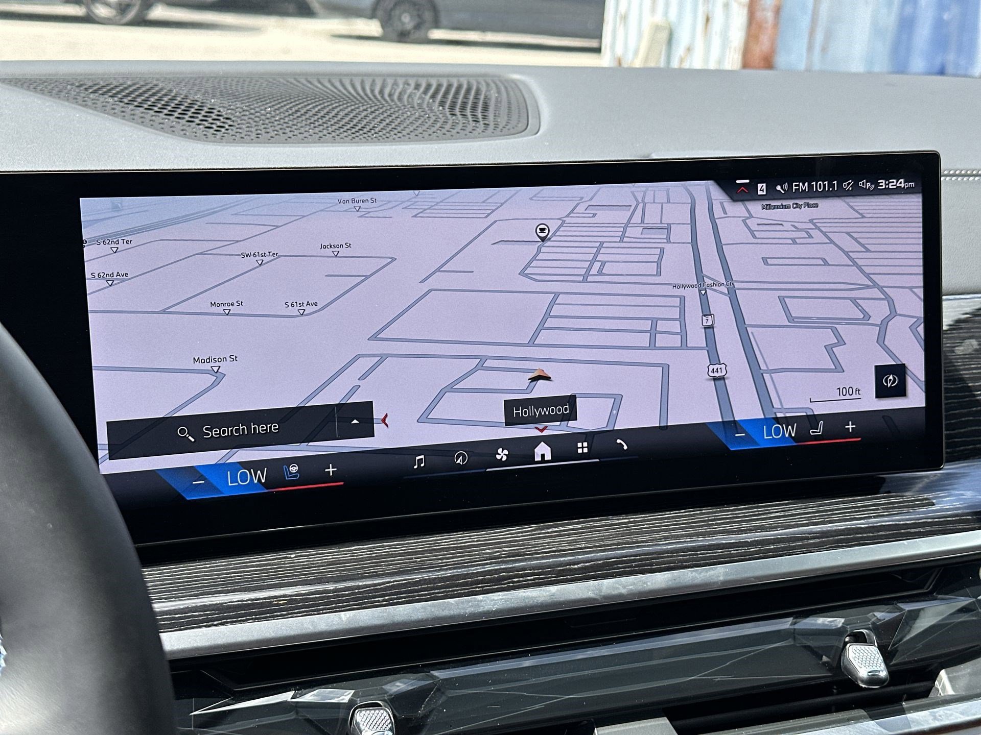 Used 2025 BMW X7 M60i AWD/4WD image 19