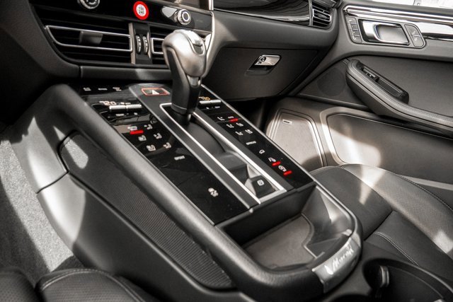 Used 2022 Porsche Macan w/ Premium Package Plus image 24