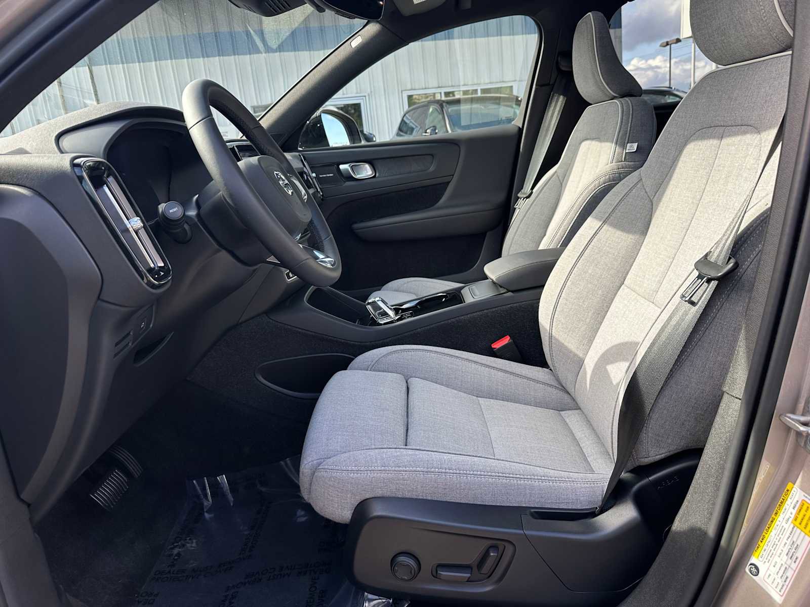 Used 2023 Volvo XC40 Recharge Ultimate image 19