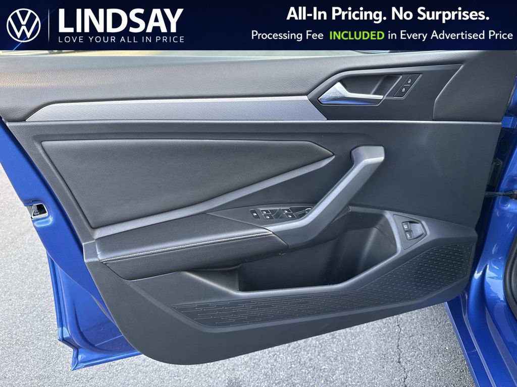 Used 2023 Volkswagen Jetta Sport image 9