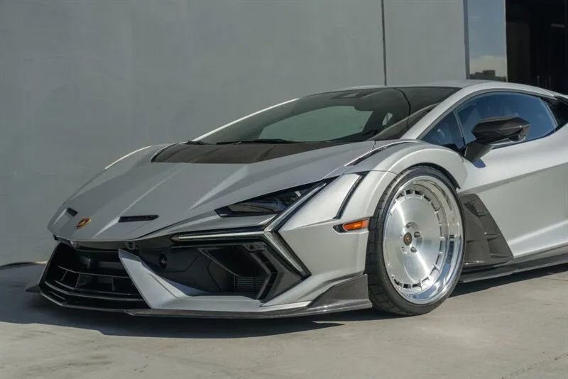 Used 2024 Lamborghini Revuelto image 21