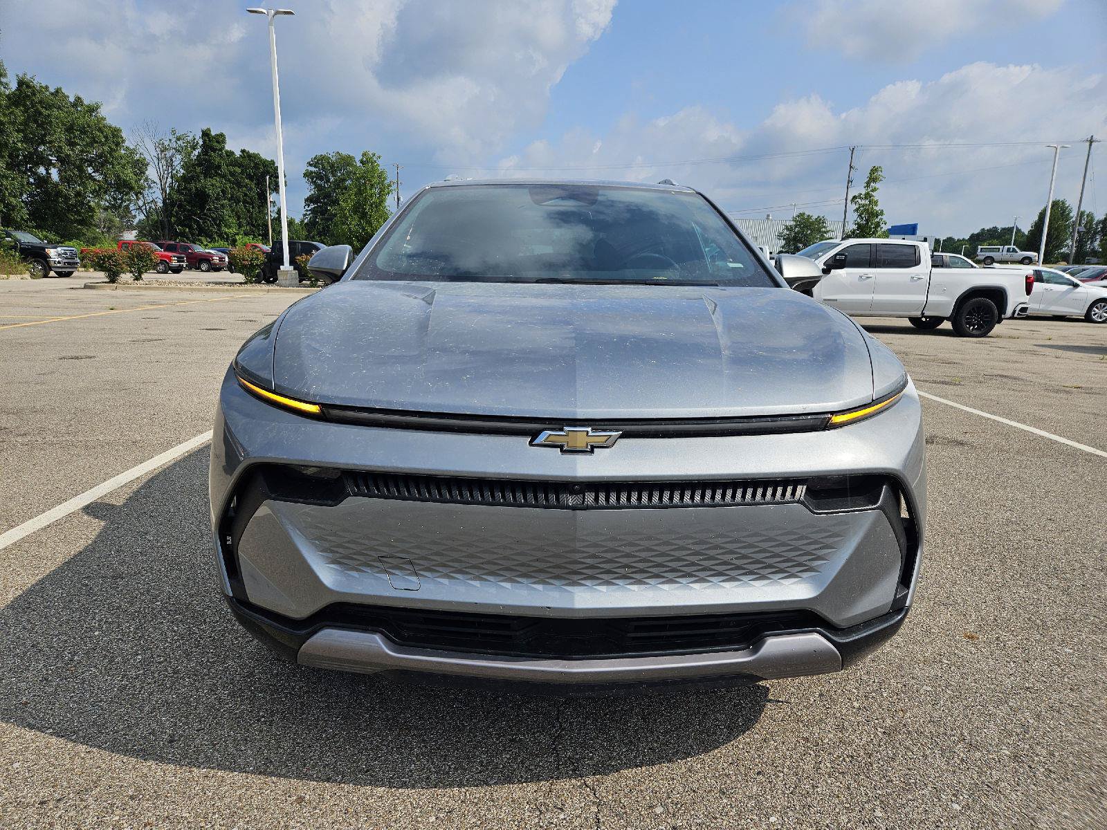Used 2024 Chevrolet Equinox EV LT AWD/4WD image 2