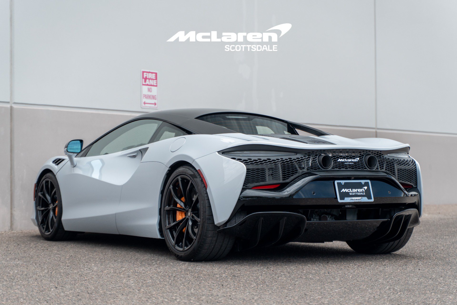 Used 2023 McLaren Artura RWD image 5