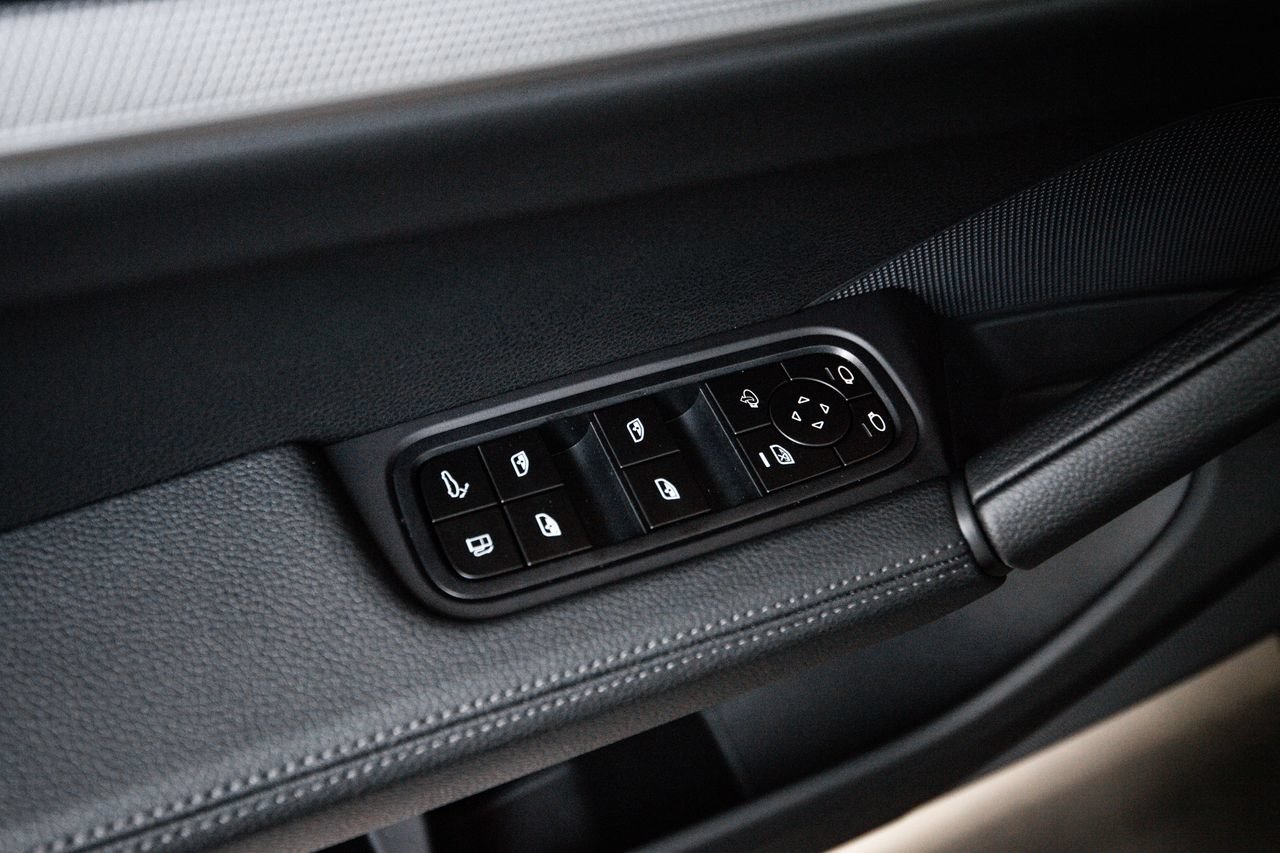 New 2026 Porsche Cayenne E-Hybrid Coupe AWD/4WD image 22