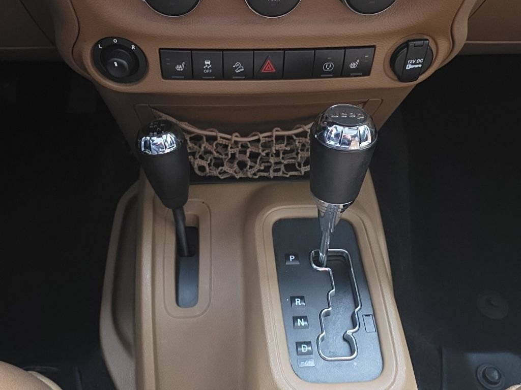 Used 2014 Jeep Wrangler Unlimited Sahara w/ Connectivity Group image 23