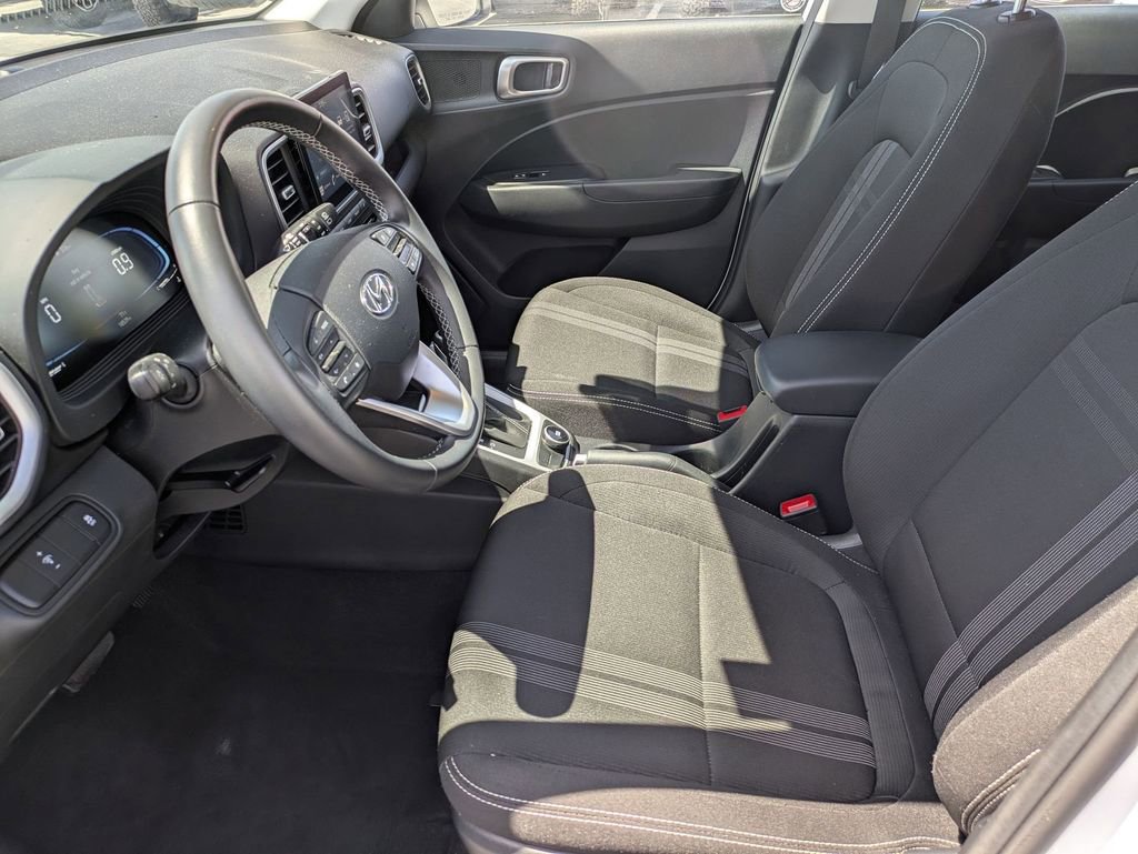 Used 2025 Hyundai Venue SEL FWD image 24