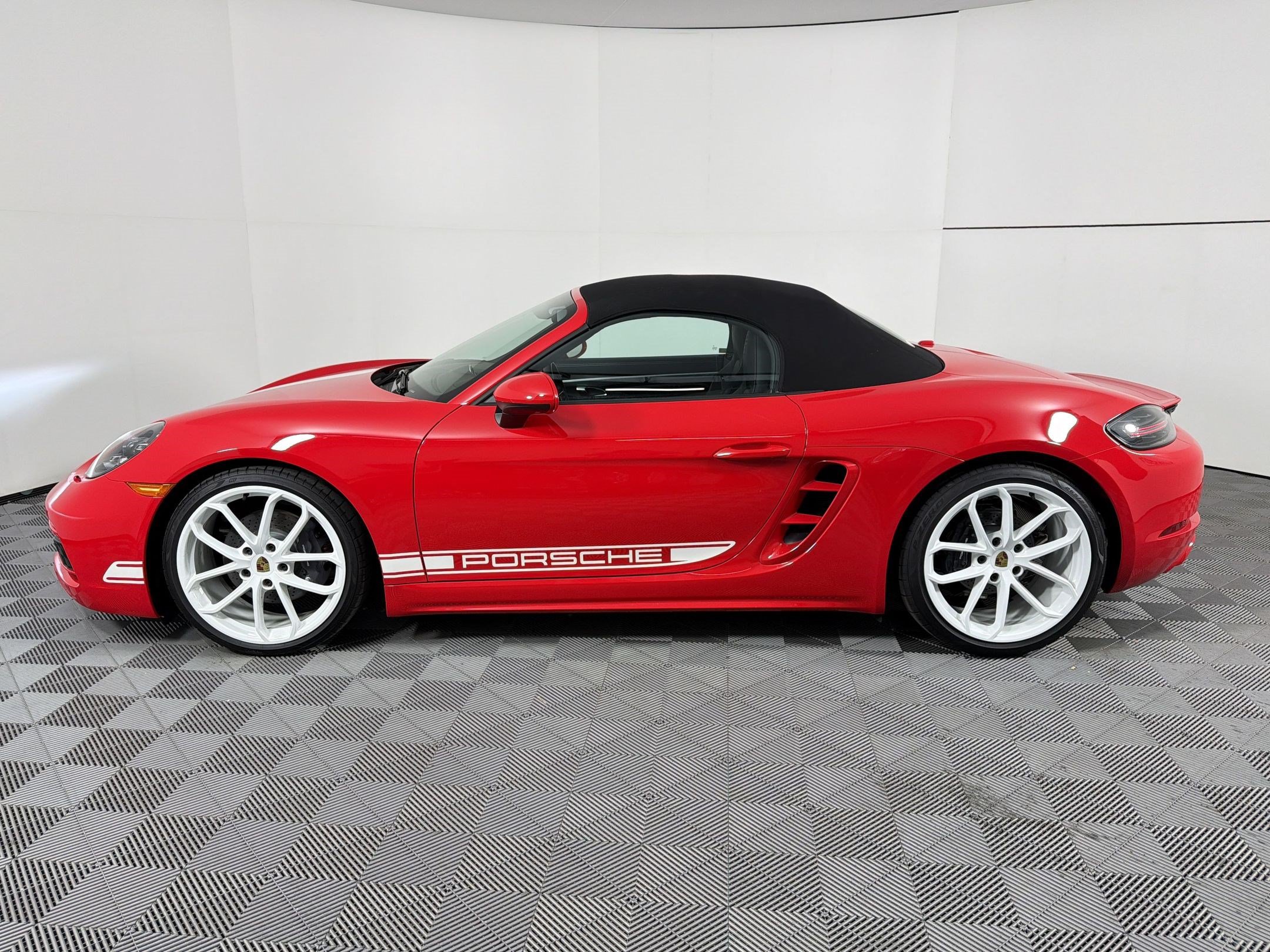 New 2025 Porsche 718 Boxster RWD image 31