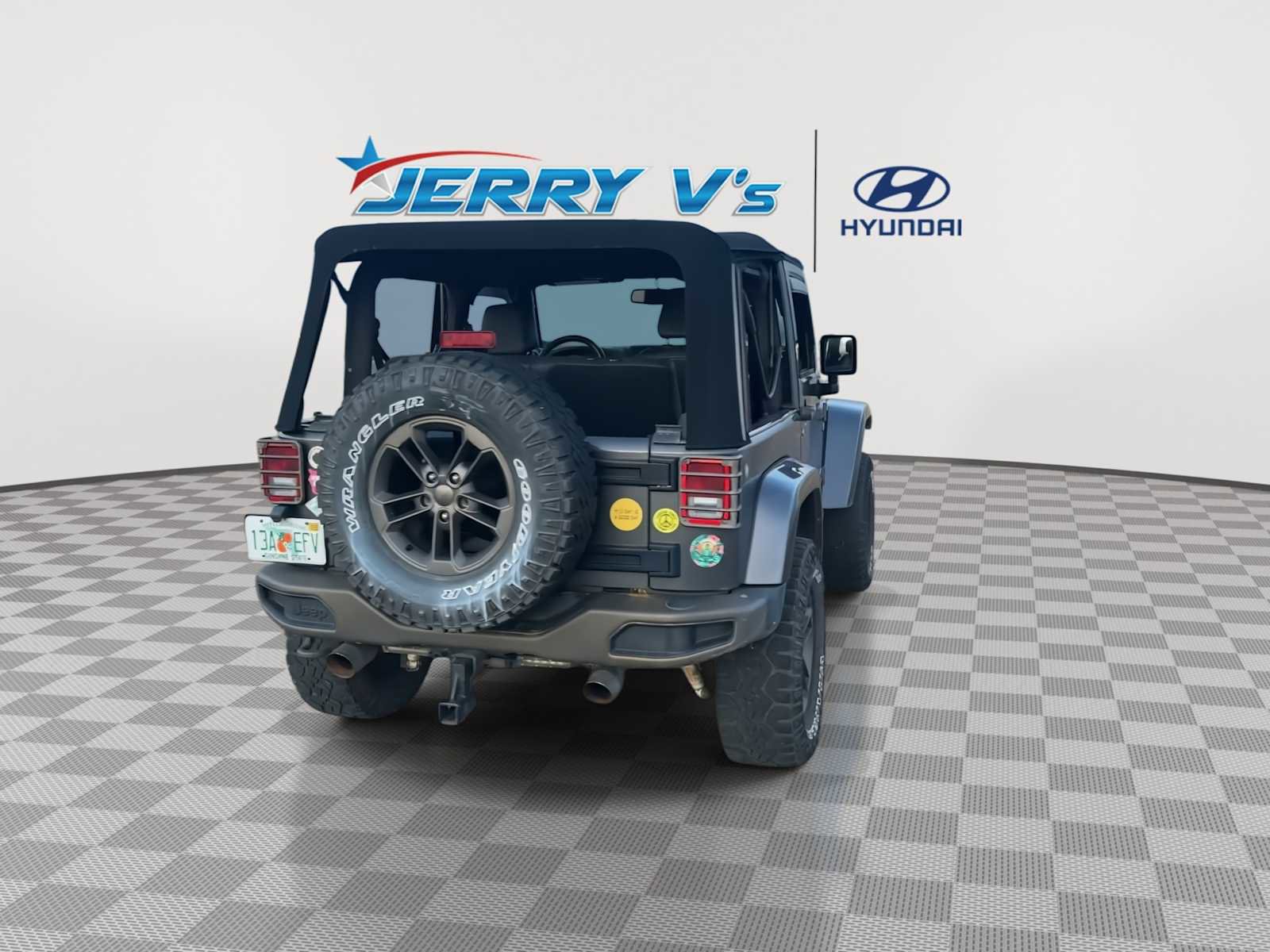 Used 2016 Jeep Wrangler Sahara image 7