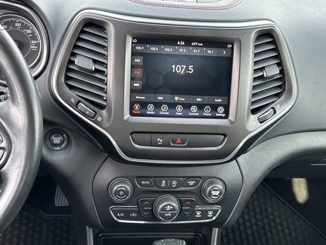 Used 2019 Jeep Cherokee Trailhawk w/ Cold Weather Group image 17