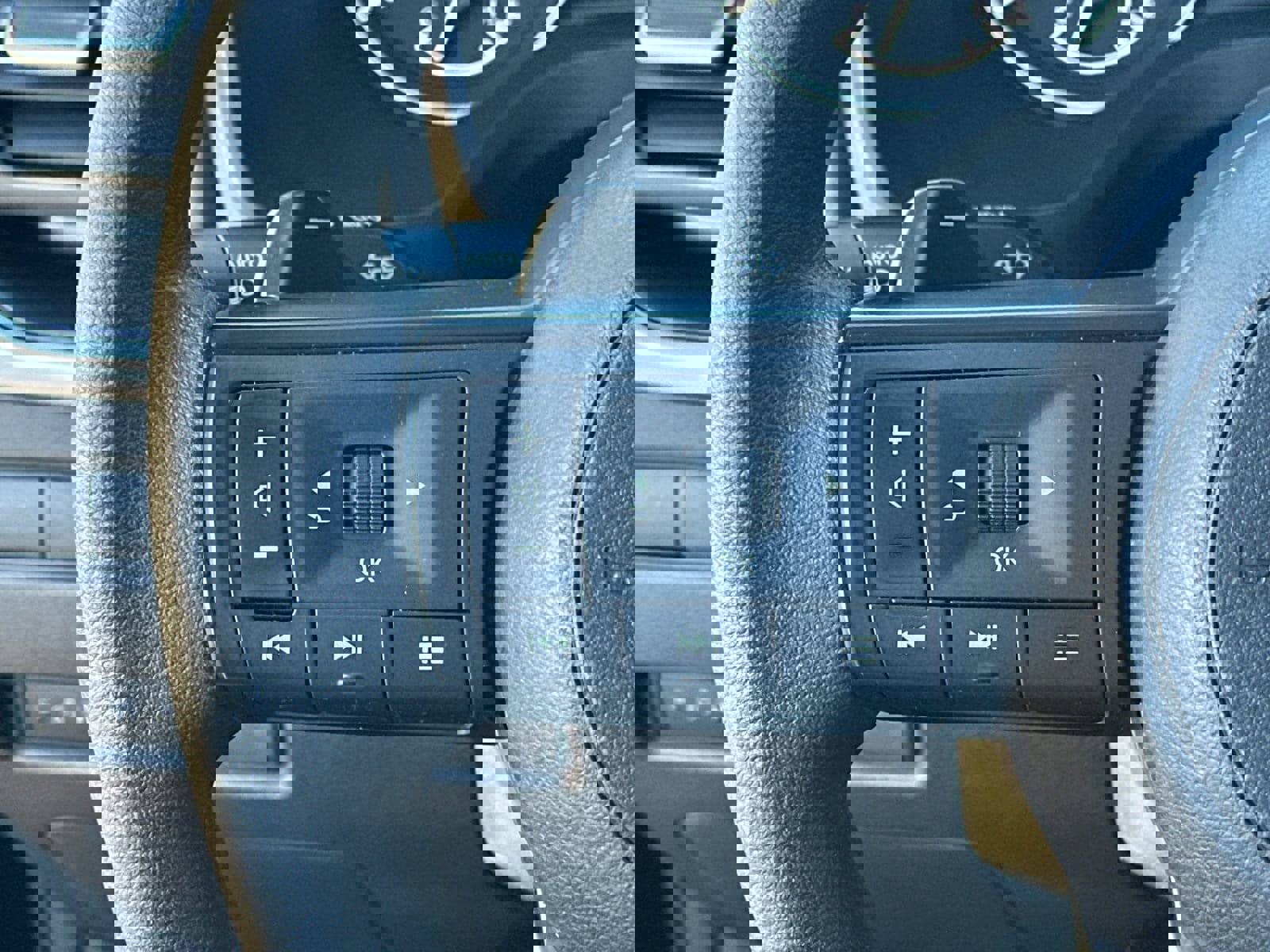 Used 2024 Nissan Rogue SV image 25