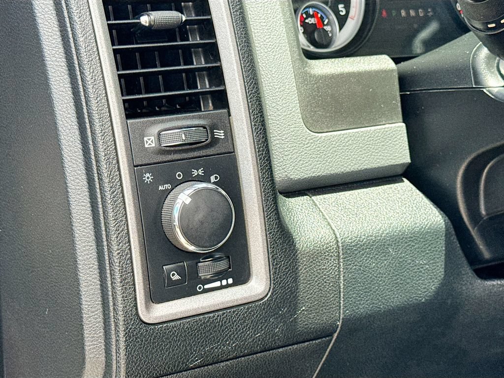 Used 2014 RAM 2500 Tradesman w/ Chrome Appearance Group AWD/4WD image 10