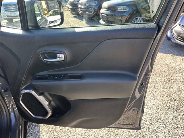 Certified 2022 Jeep Renegade Latitude w/ Convenience Group image 26