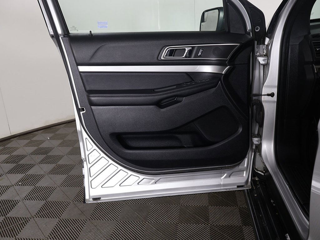 Used 2018 Ford Explorer XLT w/ Equipment Group 202A image 20