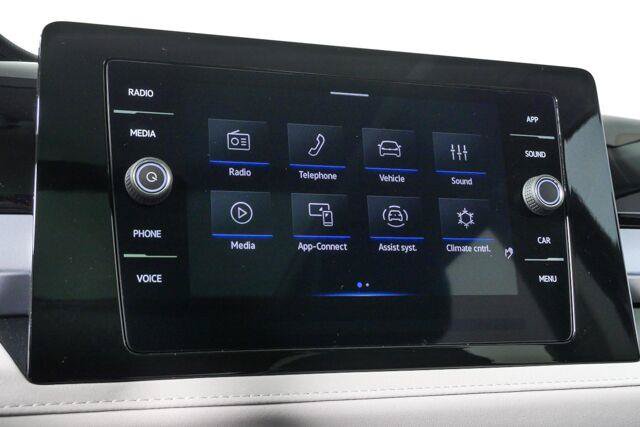 Used 2025 Volkswagen Taos SE w/ Panoramic Sunroof Package FWD image 14