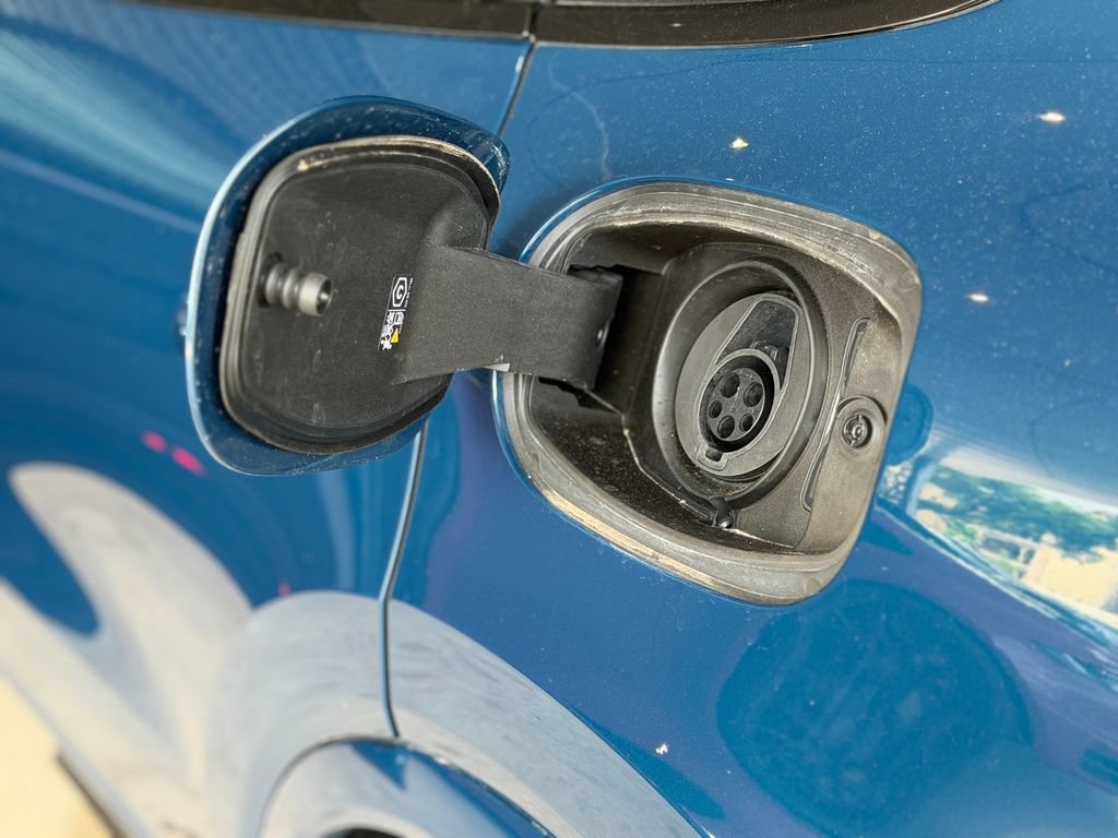 Certified 2025 Porsche Cayenne E-Hybrid AWD/4WD image 42