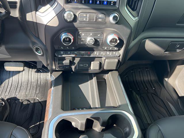Used 2022 GMC Sierra 3500 Denali AWD/4WD image 17