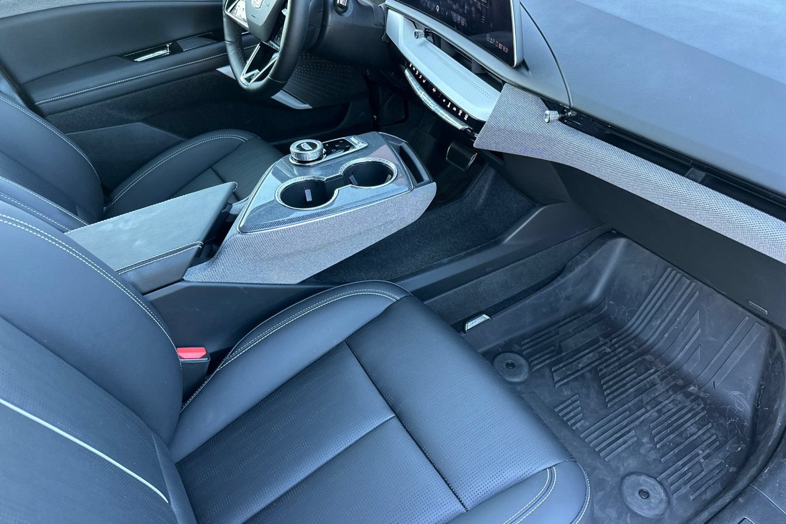 Used 2026 Cadillac Optiq Luxury 2 w/ LPO, Floor Liner Package AWD/4WD image 19
