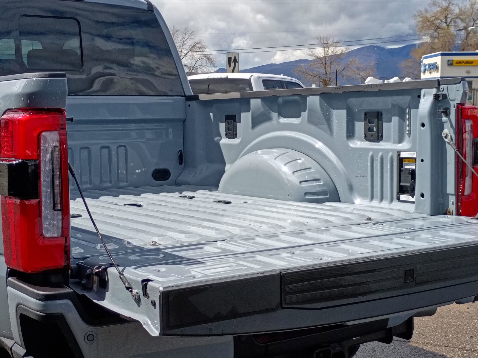Used 2025 Ford F350 Platinum image 9