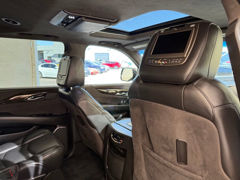 Used 2018 Cadillac Escalade Platinum AWD/4WD image 16